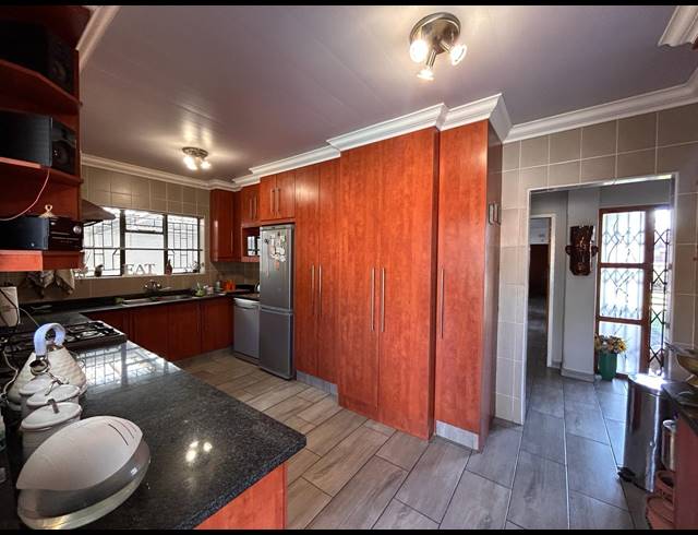 3 BEDROOM HOUSE FOR SALE IN VANDERBIJLPARK CW 5